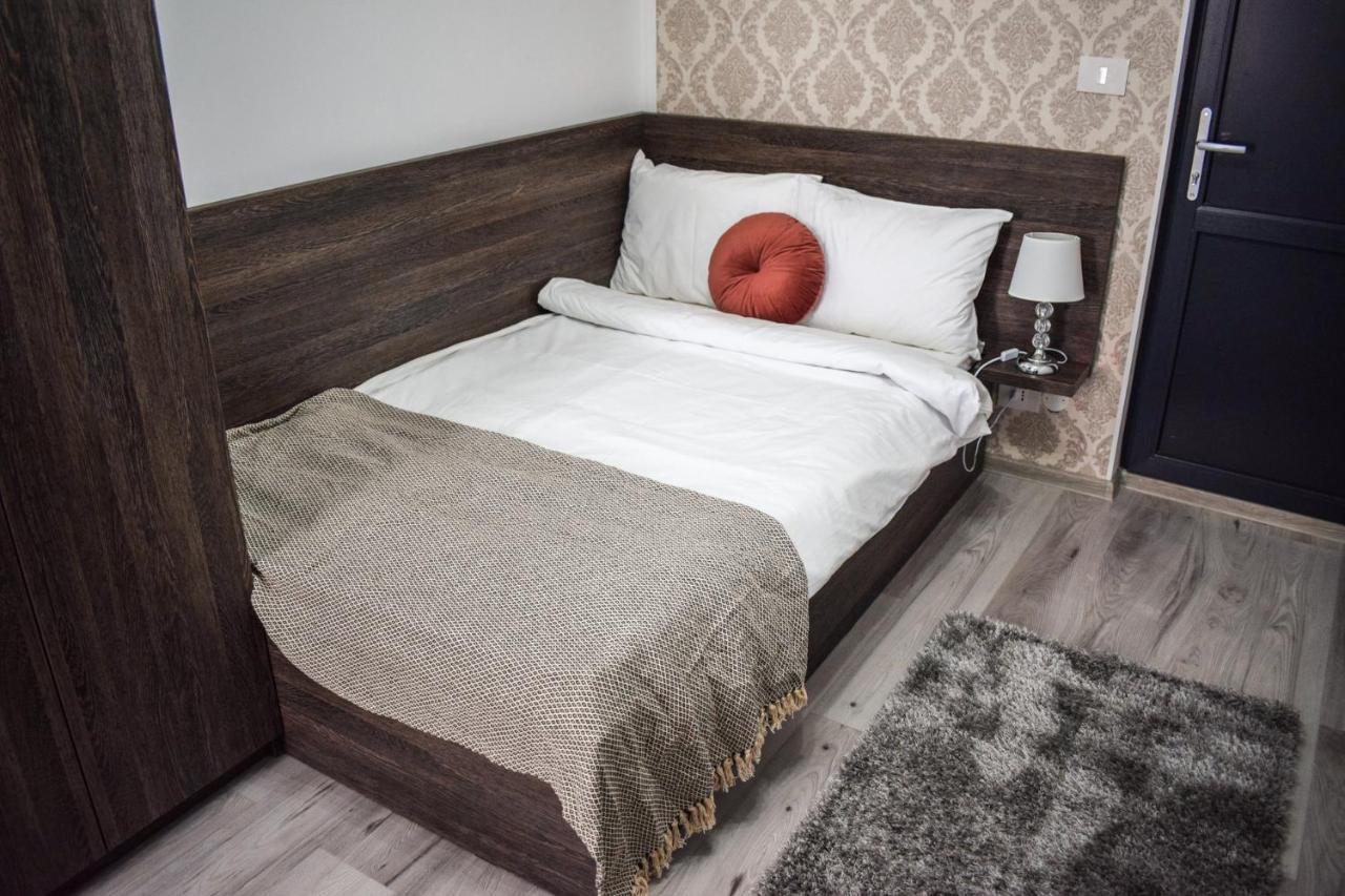 B House Rooms Iasi Eksteriør bilde