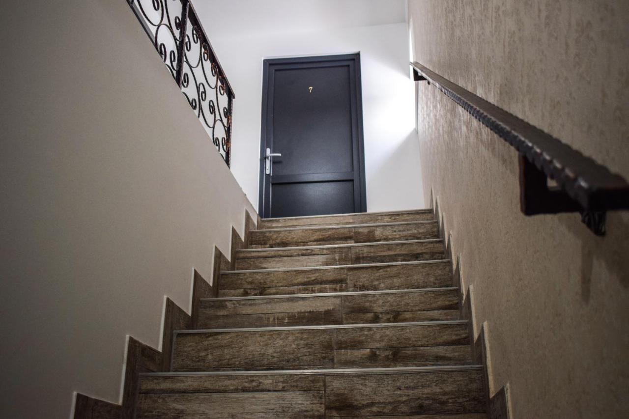 B House Rooms Iasi Eksteriør bilde