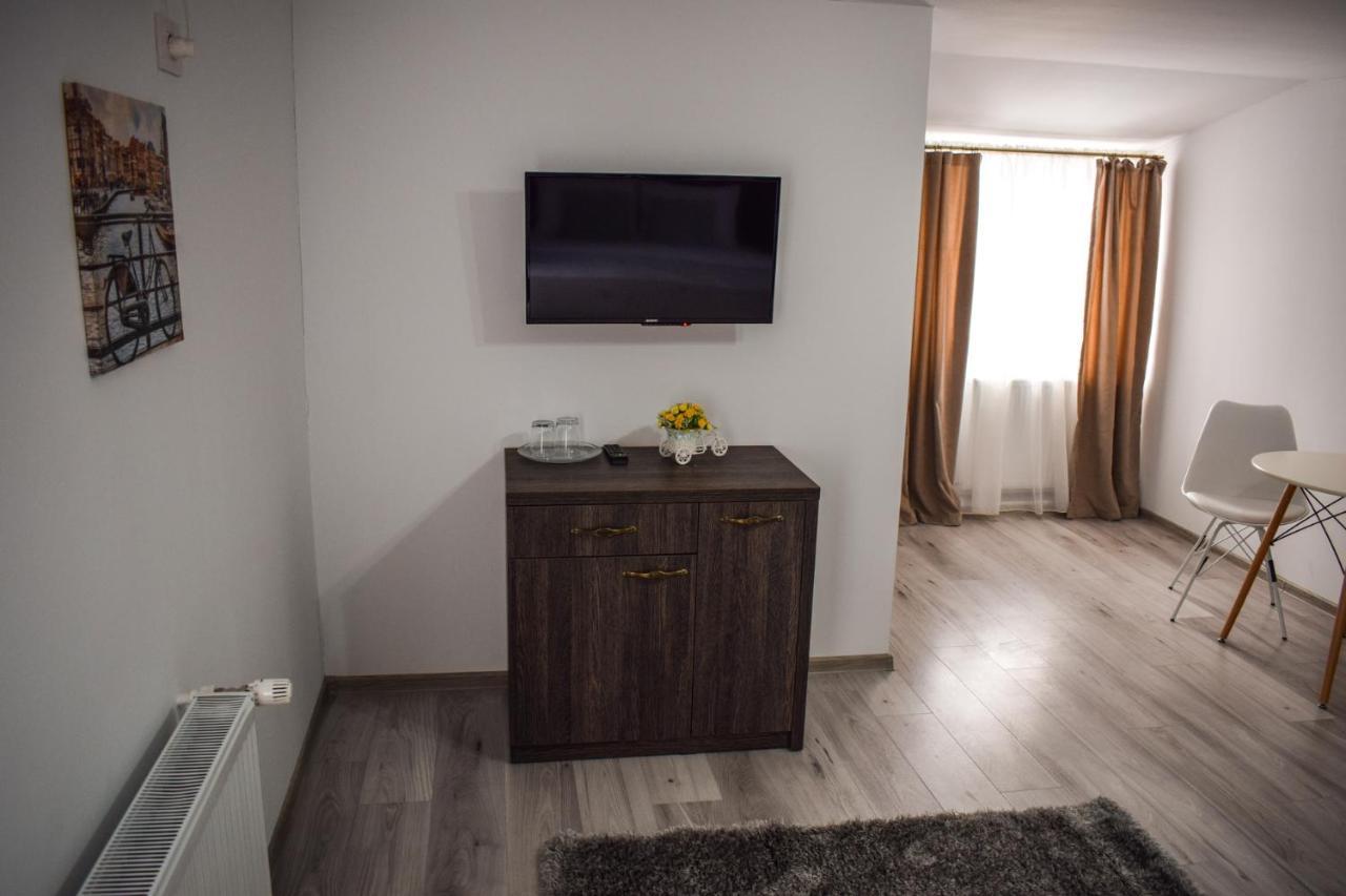 B House Rooms Iasi Eksteriør bilde